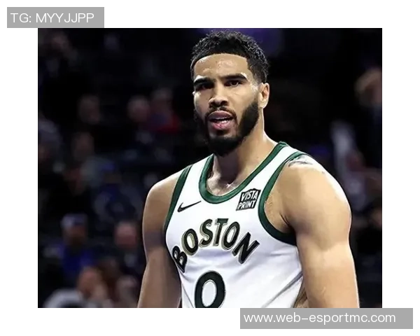 塔图姆训练中扣篮引发热议马祖拉幽默回应医学院未毕业的趣事 塔图姆训练中扣篮引发热议马祖拉幽默回应医学院未毕业的趣事