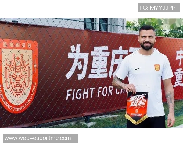 铜梁龙外援精彩头球破门助力球队打破僵局张外龙场边赞赏不断