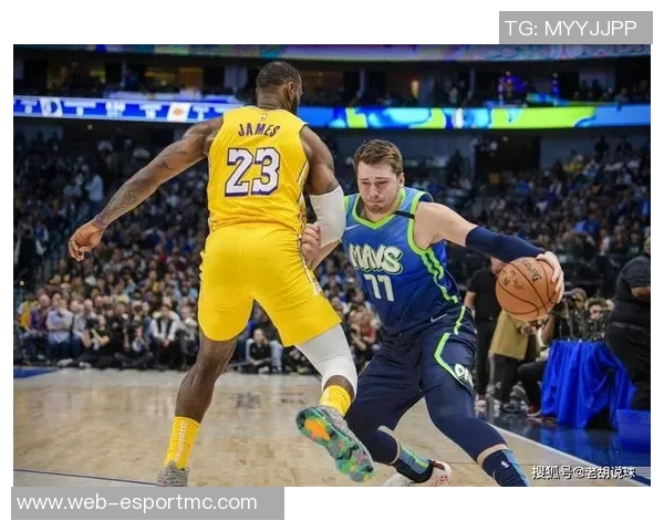 东契奇称赞字母哥争抢球权展现尊重裁判初始态度引发热议 东契奇称赞字母哥争抢球权展现尊重裁判初始态度引发热议