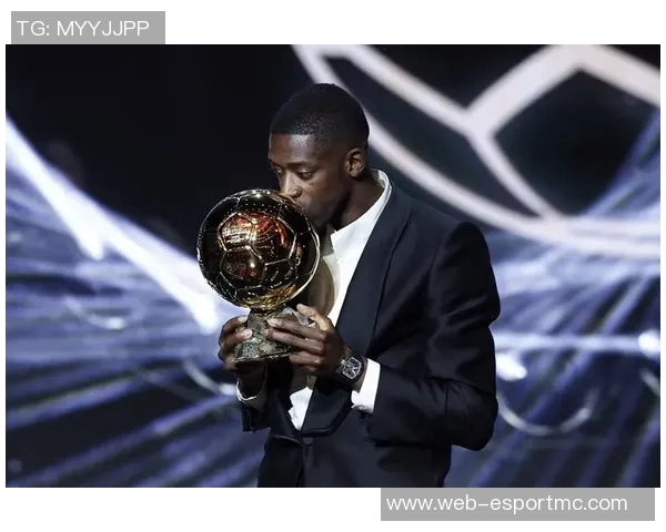 登贝莱荣归故里携金球奖与家乡人民共享荣耀时刻